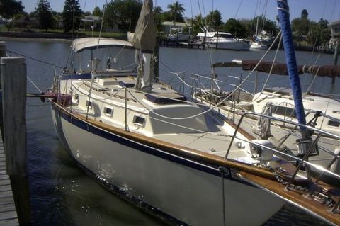 1979 Endeavour Plan B Sloop w/ generator and new topside/hull paint