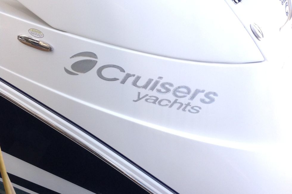 2008 Cruisers Yachts 390 Sport Coupe