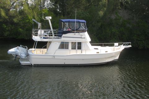 2004 Mainship Trawler 390 in Excellent Condition
