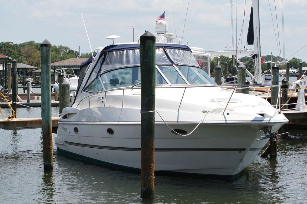 2005 Cruisers Yachts 340 Express w/Bow Thruster