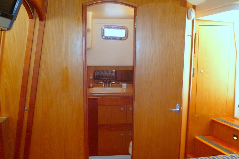 2005 Mainship 430 Aft-Cabin