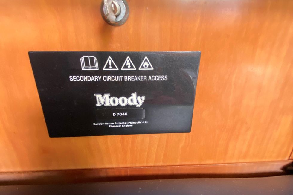 2000 Moody 46 Center Cockpit