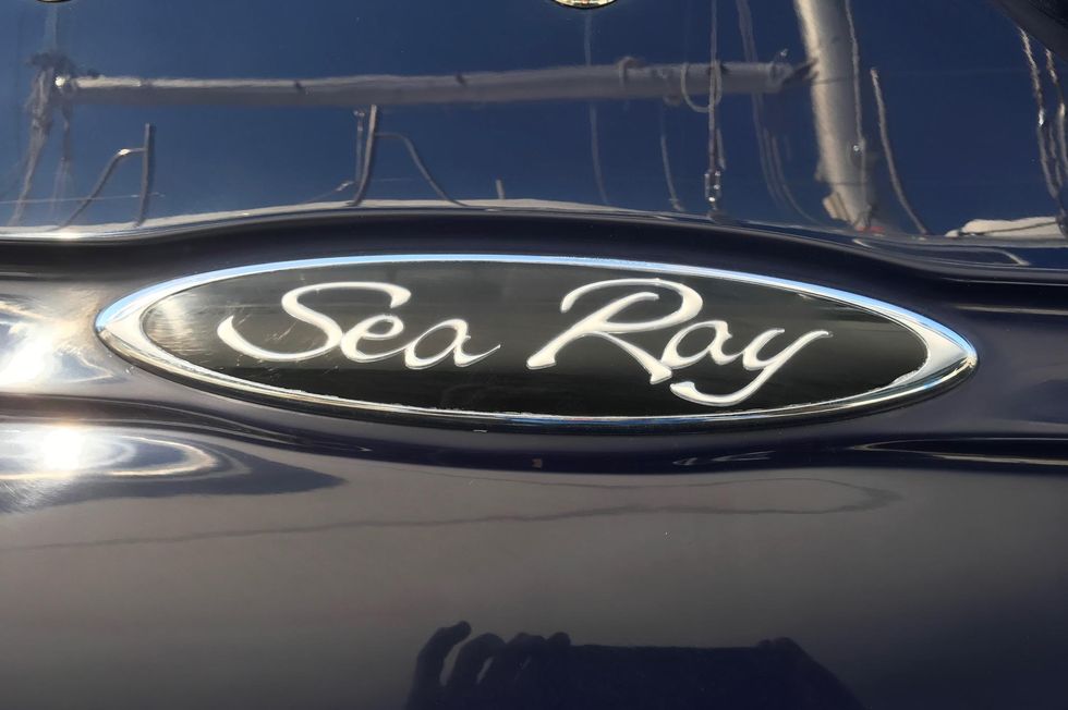 2005 Sea Ray 30 Sundancer Bow Thruster
