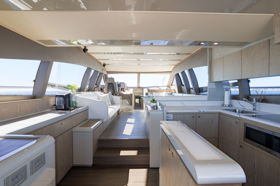 2016 Ferretti Yachts 650