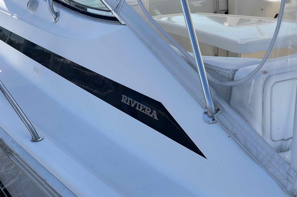 2000 Riviera 4000 Offshore