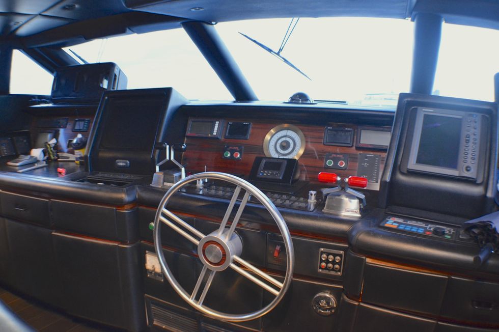 1990 Broward Raised Bridge Motor Yacht